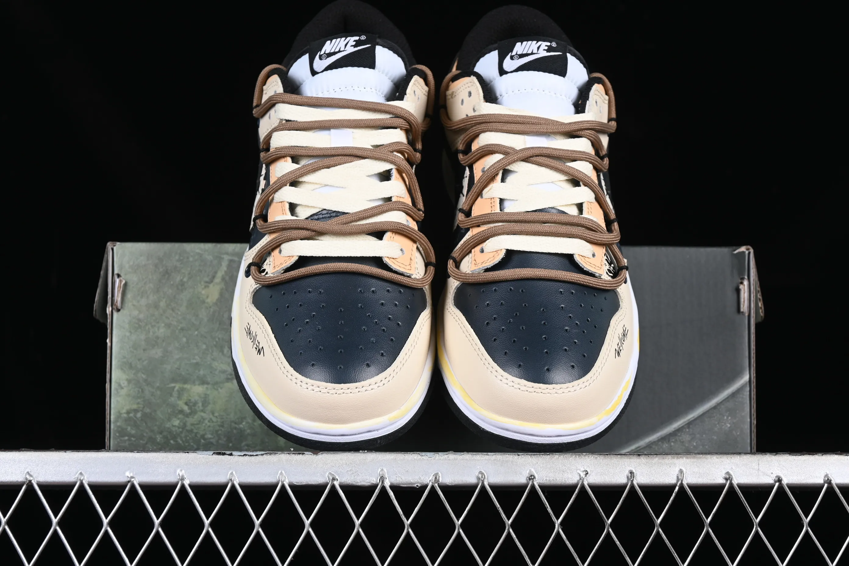 All Categories Nk SB Dunk Series Nk SB Dunk Low Low-top Sneakers Nk Dunk Low Panda Prank-Sliding Track Reverse Skateboard SB Strap Casual Sneakers DD1391-100